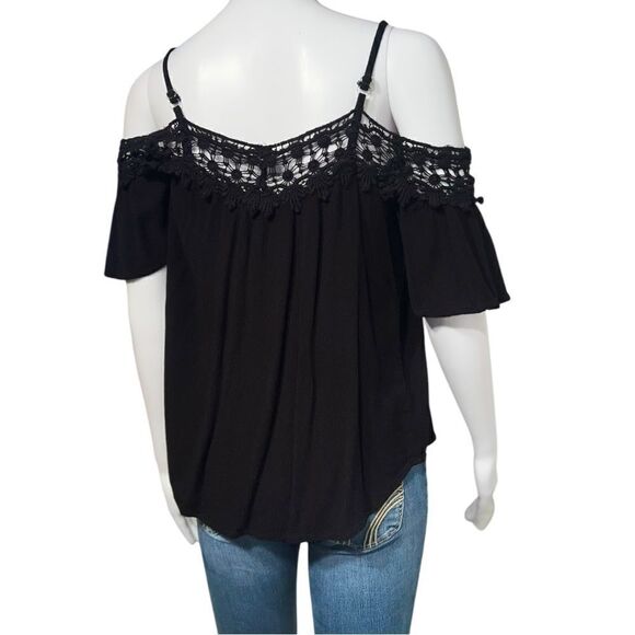 Cold-Shoulder Crochet Top (S) - Picture 6 of 13